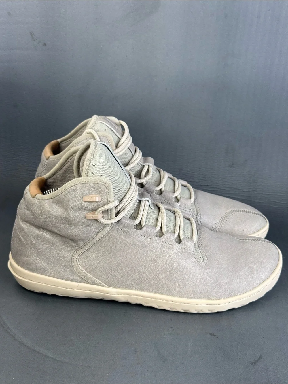 Vivobarefoot Men's light grey Borough  sneaker boot shoes men’s size 9 (42)